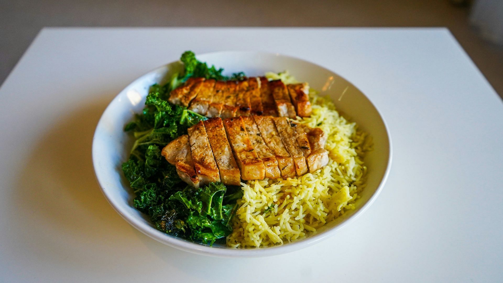 Bodybuilding meal plan (Image via Unsplash/James Frewin)